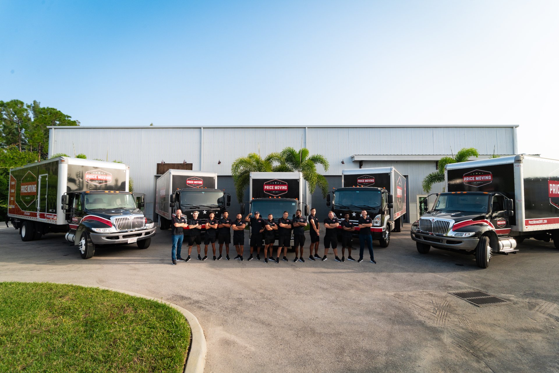 Large crew of Naples movers ready to help