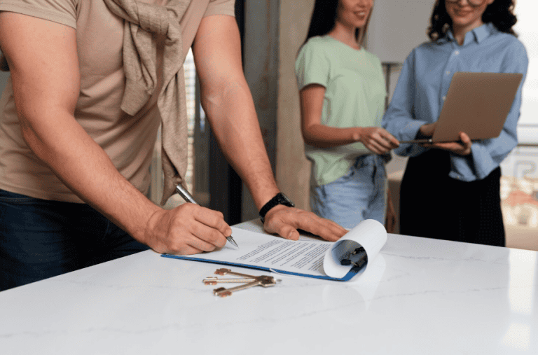 Neighborhood Association Policies That Affect Moves in Naples